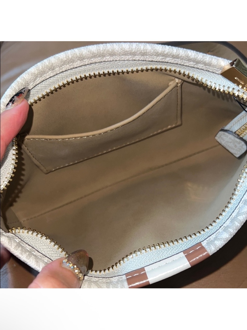 Like new condition, Michael Michael Kors belt bag S/M - Picture 5 of 12